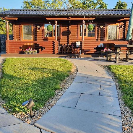 Cozy Countryside Log Cabin Kilkenny Exterior foto