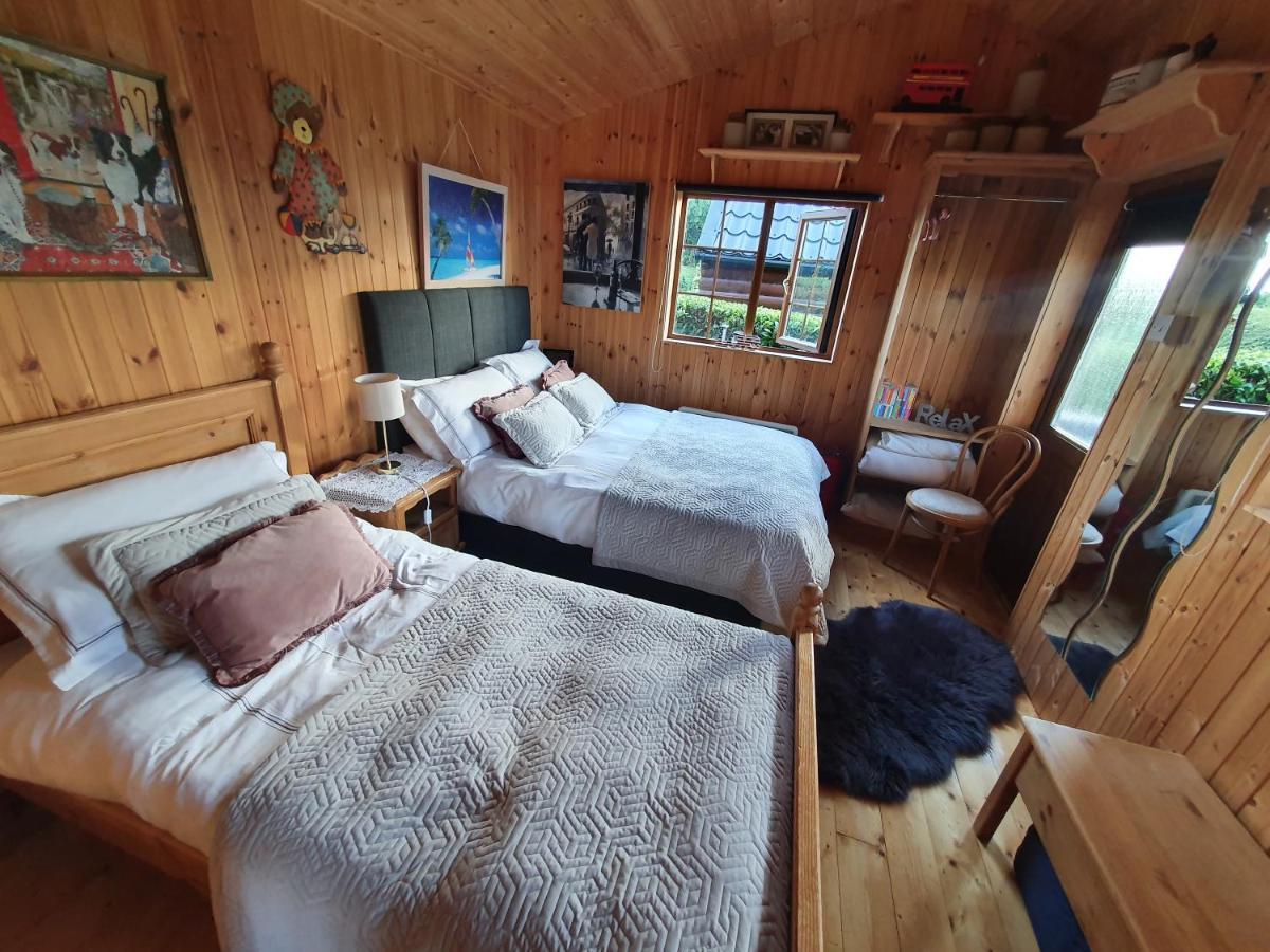 Cozy Countryside Log Cabin Kilkenny Exterior foto