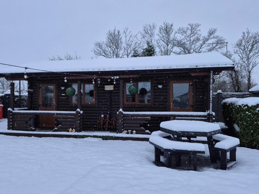 Cozy Countryside Log Cabin Kilkenny Exterior foto