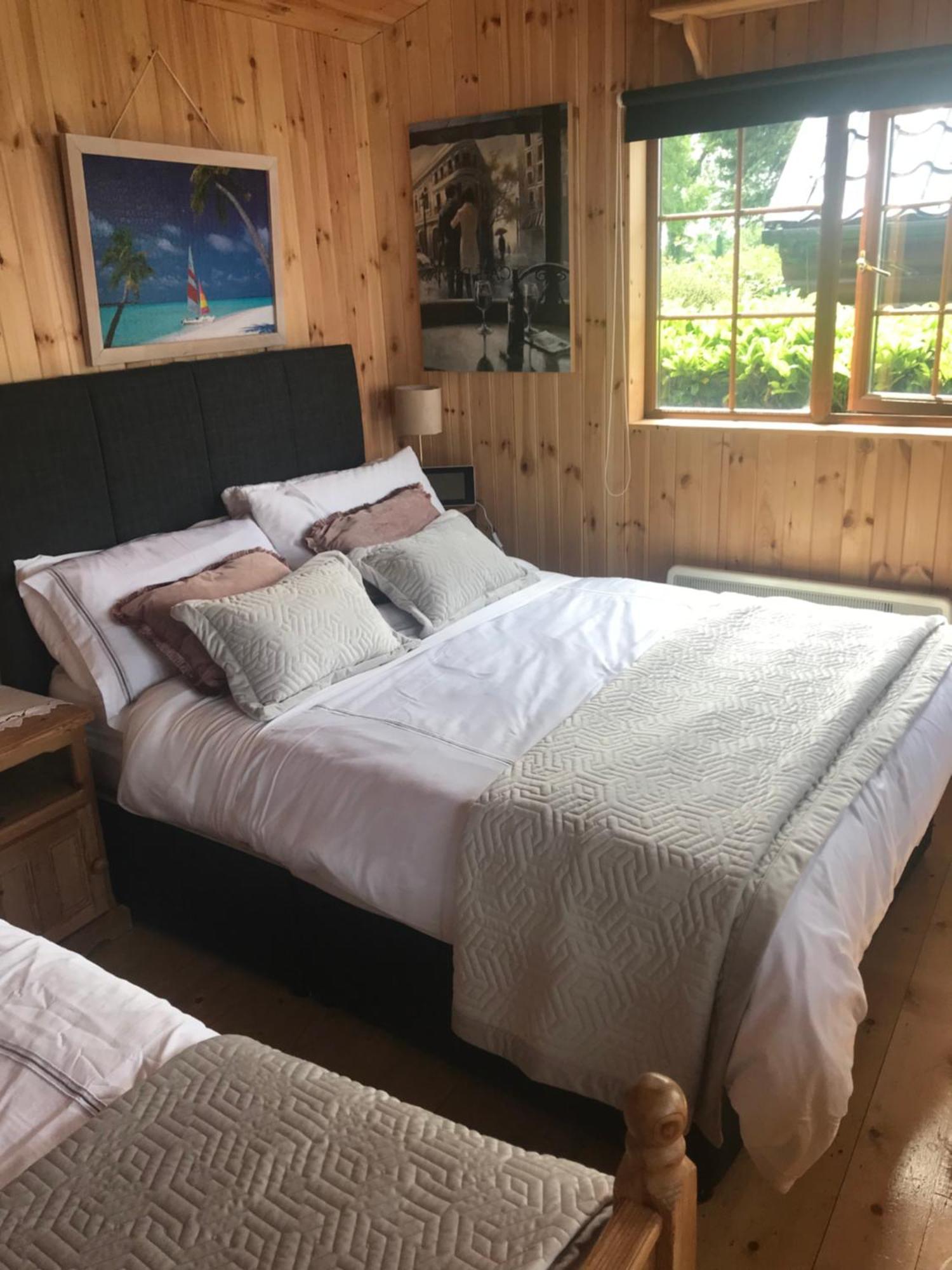 Cozy Countryside Log Cabin Kilkenny Exterior foto